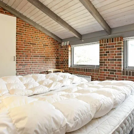 Three-bedroom Holiday In Henne 13 *