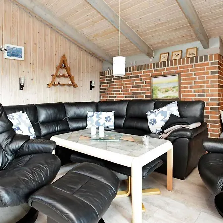 Three-bedroom Holiday In Henne 13 * Henne Strand