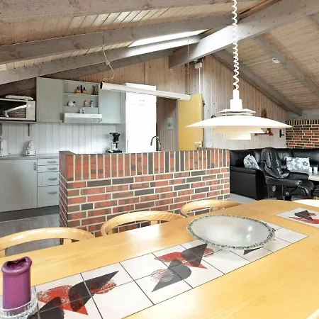 Semesterbostad Three-bedroom Holiday In Henne 13 Henne Strand