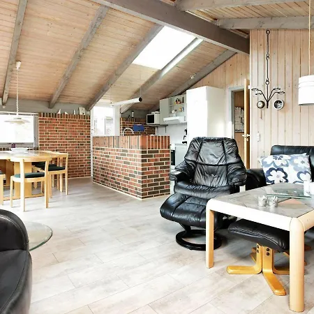 Three-bedroom Holiday In Henne 13 Semesterbostad *