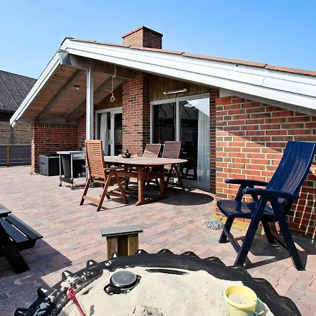 Three-bedroom Holiday In Henne 13 Semesterbostad